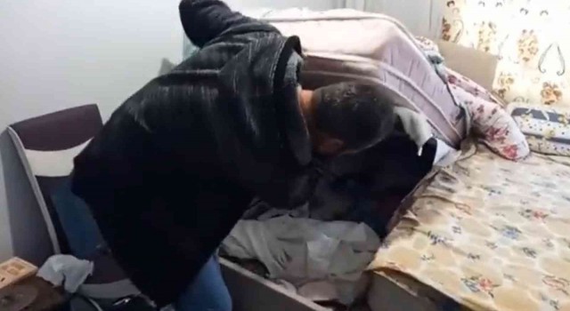 Uyuşturucu taciri bazanın altında yakalandı