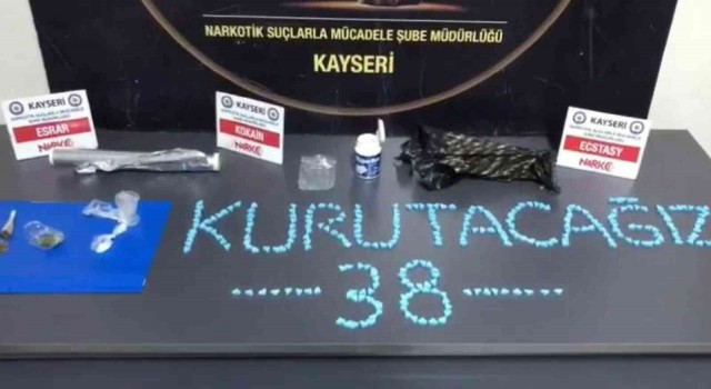 Uyuşturucuyu sigara paketinde saklamışlar