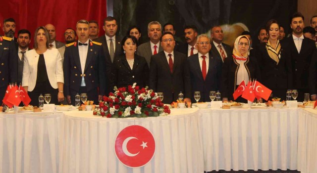 Vali Çiçek: Kayseri ve Kayseri gibi şehirler olduğu sürece bu memleket asla tutsak edilemeyecektir