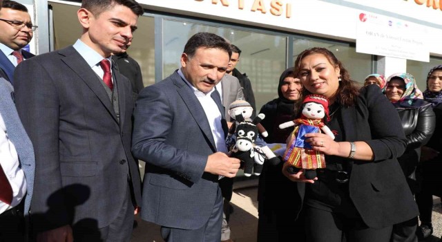 Vali Çiçekten Felahiye ve Akkışla Ziyareti