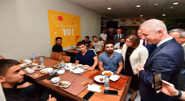 Vali Gül ve Başkan Fatma Şahinden Oğuzeli MYOya ziyaret