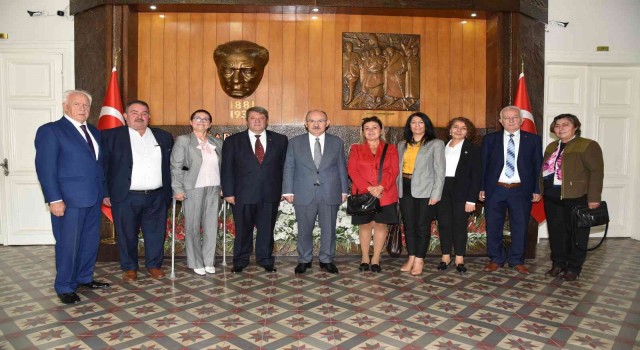 Vali Karadeniz muhtarların gününü kutladı