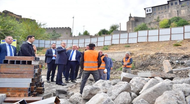 Vali Su, restorasyon çalışmaları devam eden tarihi değirmende incelemelerde bulundu