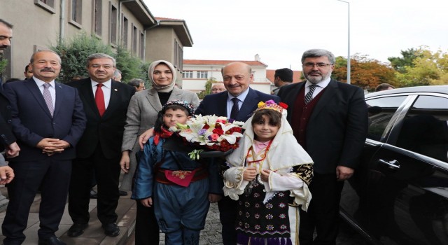 Vali Yiğitbaşı, Afyonkarahisarın ekonomisi hakkında Bakan Bilgine bilgi verdi