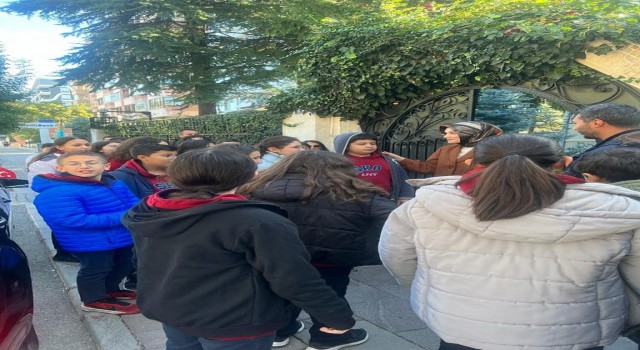 Vali Yiğitbaşını mesaiye öğrenciler uğurladı