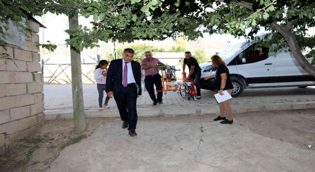 Van Büyükşehir Belediyesi engelli vatandaşların eli ayağı oldu
