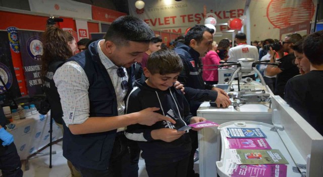 Van polisinden bilgilendirme çalışması