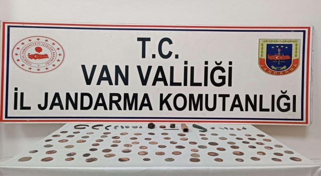 Vanda 85 adet sikke ve 22 adet obje ele geçirildi