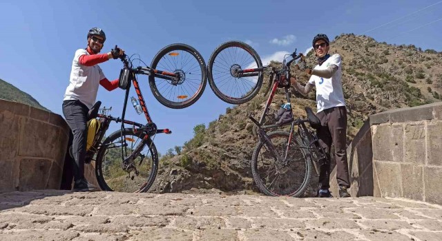 Vanda bisiklet tutkunları Zirel Vadisini pedalladı