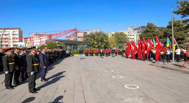 Vanda çelenk sunma töreni