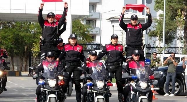 Vanda motosikletli polis timleri görevde