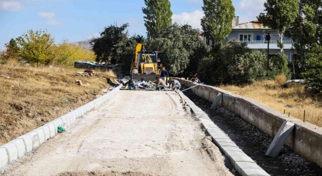 Vandaki mezarlıklarda bakım ve onarım çalışması