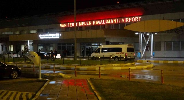 Vandaki uçuşlara sağanak engeli: 5 sefer iptal edildi