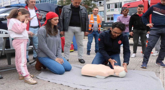 Vatandaşlara arama-kurtarma ve ilk yardım eğitimi