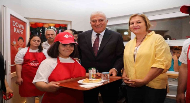 Vatandaşlardan Efeler Down Kafeye ilgi