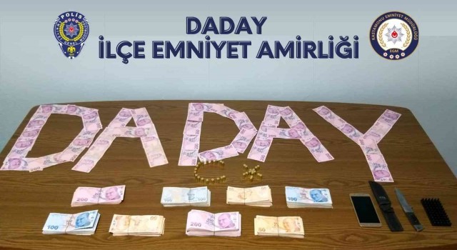 Vatandaşlardan zorla haraç alan şahıslara operasyon: 104 bin TL ele geçirildi