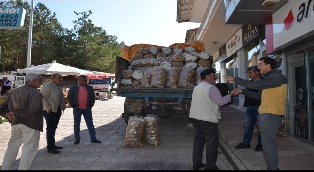 Vatandaşların kışlık patates stoku başladı