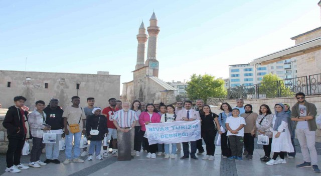 Yabancı uyruklu öğrencilere Sivasın tarihi tanıtıldı