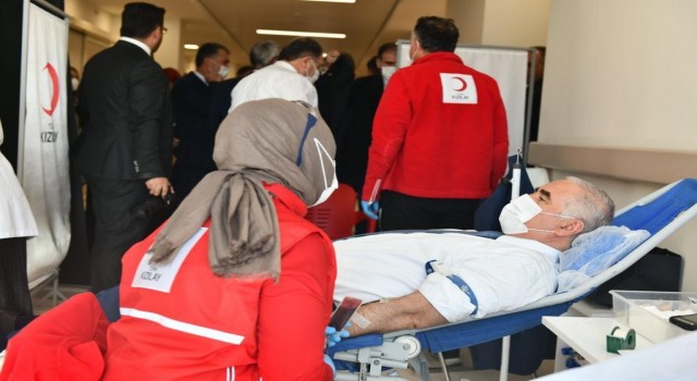 Yargıtay Başkanı Akarca ve Yargıtay Cumhuriyet Başsavcısı Şahin kan bağışında bulundu