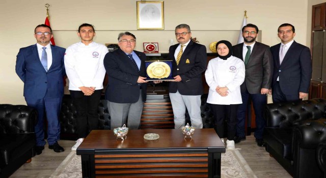 Yarışma birincisi Aşçılık Programı öğrencilerinden Özölçere ziyaret