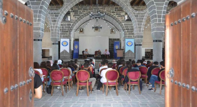 “Yaşayan tarihten mimariye bir dokunuş atölyesi” ile Diyarbakır mimarisi ele alındı