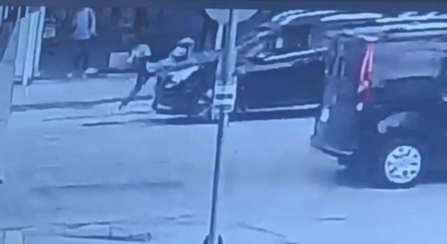 Yaya geçidini kullanan kadına cip çarptı