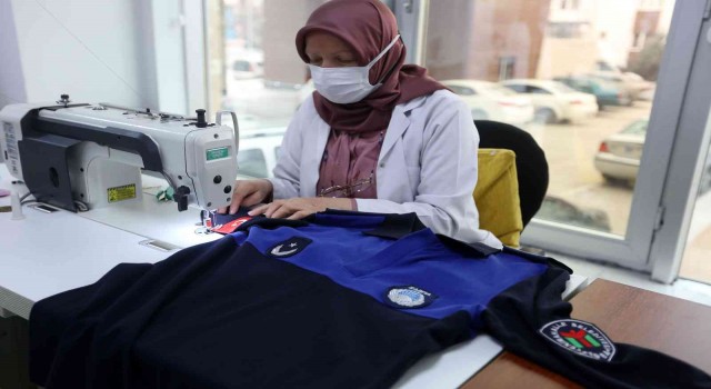 Yenimahalle Belediyesi iş kıyafetlerini kendi üretiyor