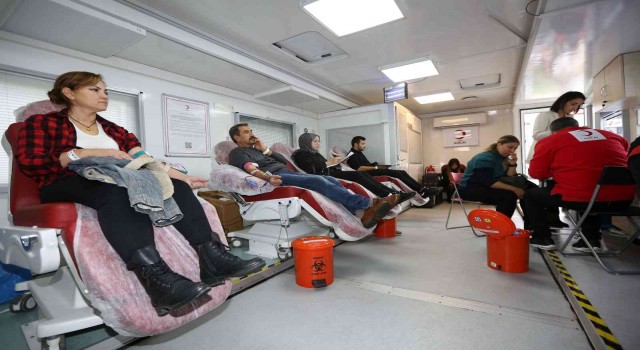 Yenimahalle Belediyesinden Kızılaya destek