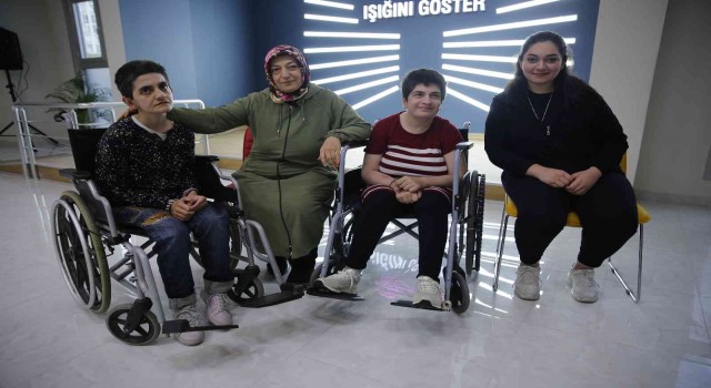 Yıldırım ailesi, Başakşehir Engelsiz Yaşam Merkezinde hayata tutundu