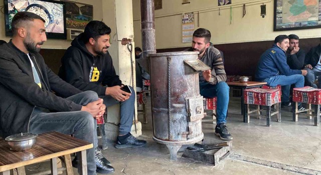 Yılın 6 ayını kar altında geçiren Karlıovada, sobalar tütmeye başladı