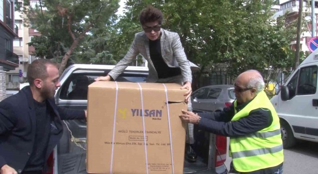 Yılmaz Morgülden engelli vatandaşa akülü sandalye hediyesi