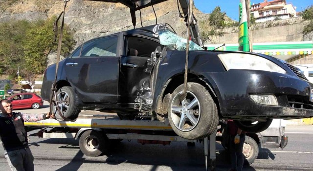 Yola dökülen yağ kazaya sebep oldu: 2 yaralı