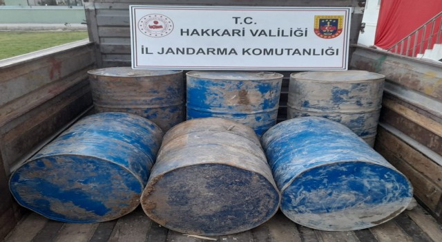 Yüksekovada bin 56 litre asit anhidrit maddesi ele geçirildi