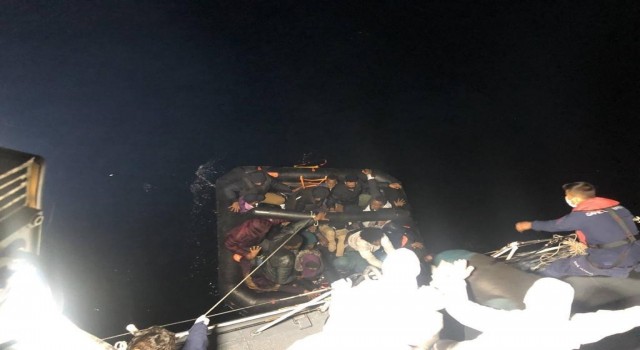 Yunanistanın ittiği 40 düzensiz göçmen kurtarıldı