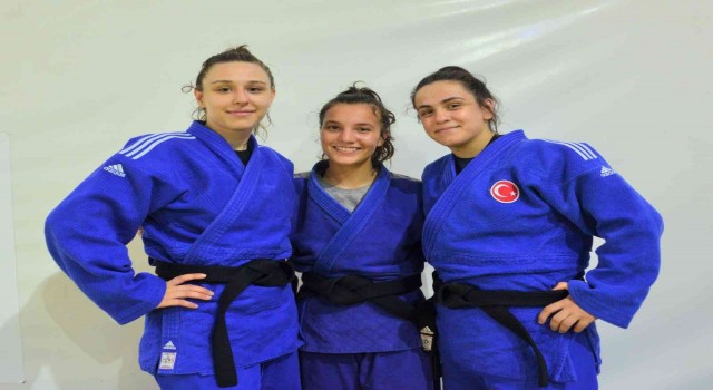 Yunusemrenin milli gururları hem sporda hem de eğitimde başarılı