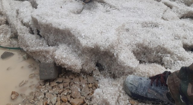 Yusufelinde dereler taştı, yollar çamurla kaplandı