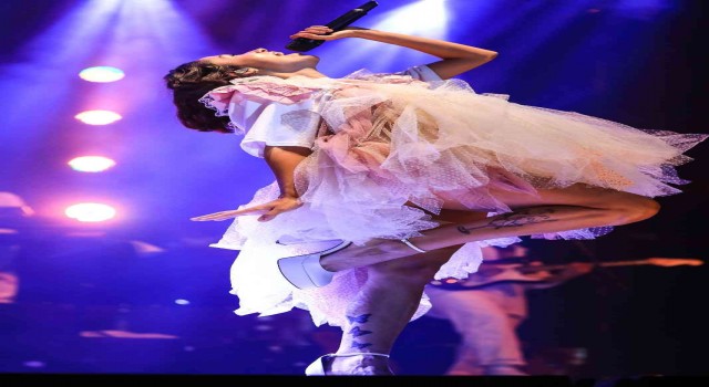 Zeynep Bastık Harbiyede sürprizleriyle sahnede olacak