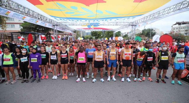 Zeytinburnunda bin 242 sporcu Cumhuriyet için koşacak