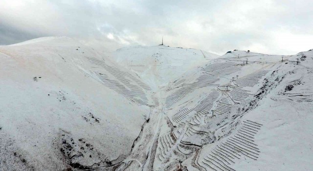 Zirve beyaza büründü eşsiz manzara dron ile havadan görüntülendi