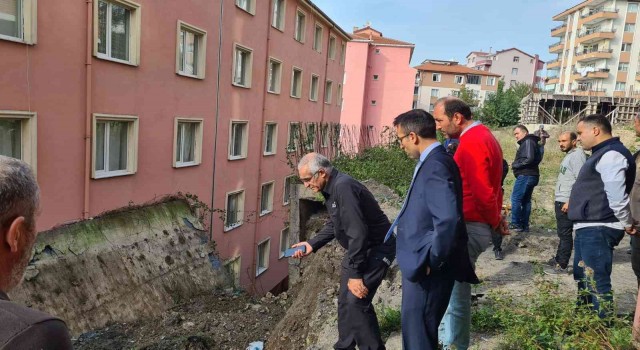 Zonguldakta istinat duvarı çöktü: 20 daire tahliye edildi