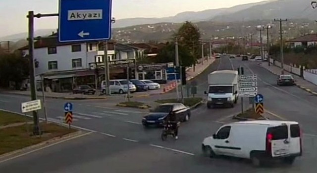 Sakarya'da 1 kişinin öldüğü, 4 kişinin yaralandığı kaza kamerada