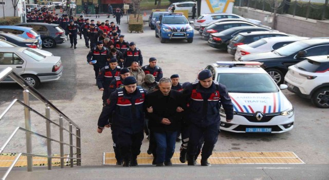 100 milyon TLlik kablo çaldıkları belirlenen 20 şüpheli adliyede