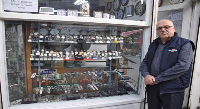 16 yaşında başladı, yarım asırdır zamana ayar veriyor