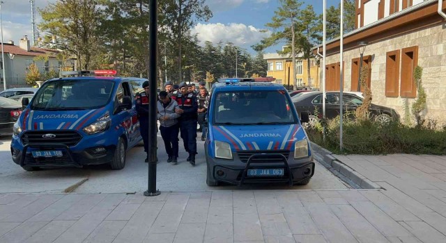 2 kişinin silahla vurulduktan sonra yakıldığı olayda gözaltına alınanlar adliyeye çıkarıldı