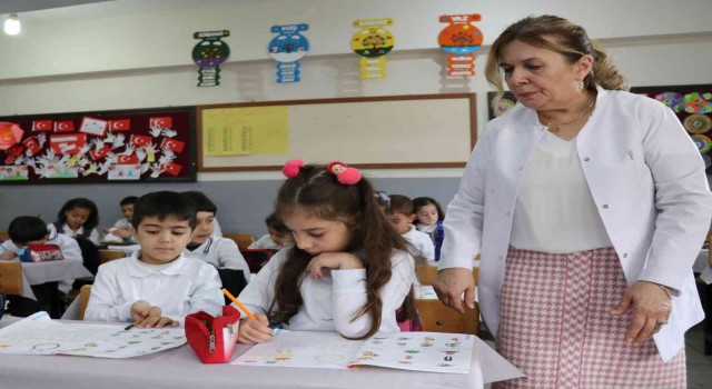 26 yıldır aynı okulda ilk günkü aşk ve heyecanla öğrenci yetiştiriyor
