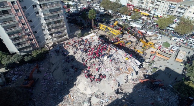 36 kişiye mezar olan Rıza Bey Apartmanı için kamu görevlileri hakim karşısında