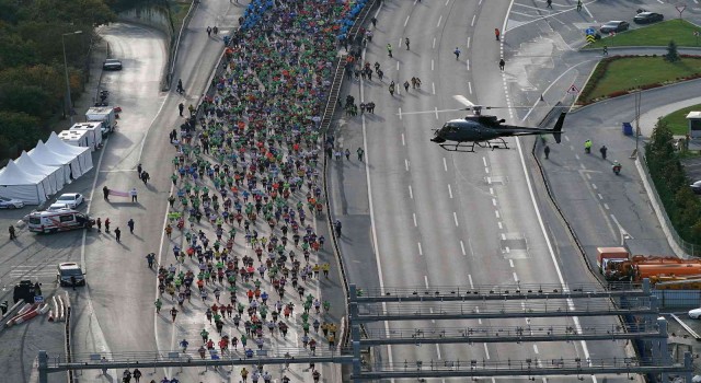 53 yaşındaki sporcu 42 kilometrelik maratonu 2.likle tamamladı