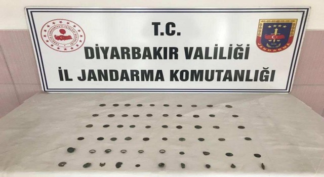 60 tarihi objeyi satmaya çalışan şüpheliler suçüstü yakalandı