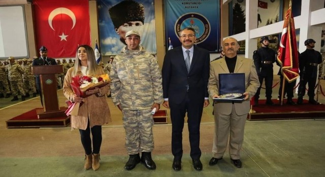 Acemi eğitimini tamamlayan erler yemin etti
