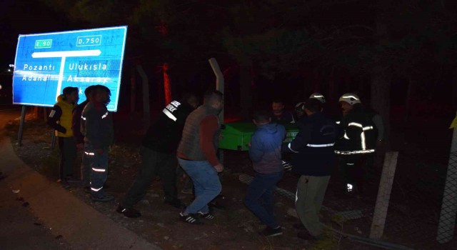 Adanada elma yüklü kamyon fabrika bahçesine uçtu, sürücü hayatını kaybetti